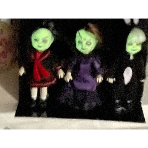 2001 Living Dead Dolls Mini Hong Kong Club Toy2R  LE 999 Glow in dark Eyes - Picture 8 of 9